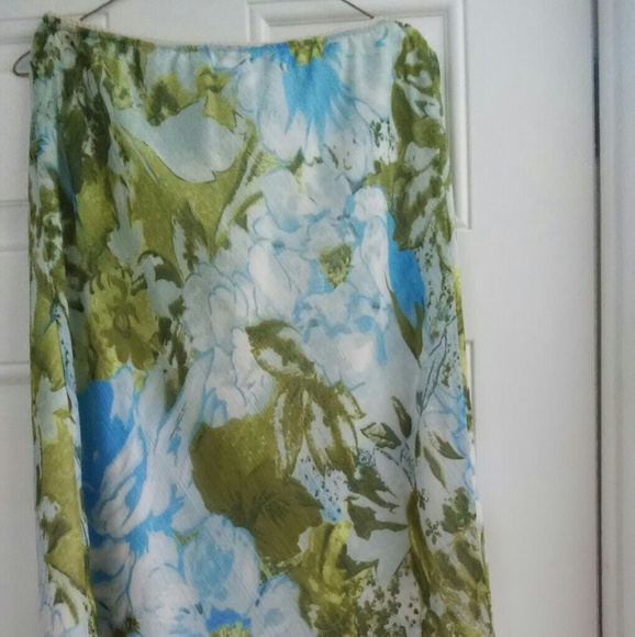 Blue, white and yellow skirt - Picture 1 of 1